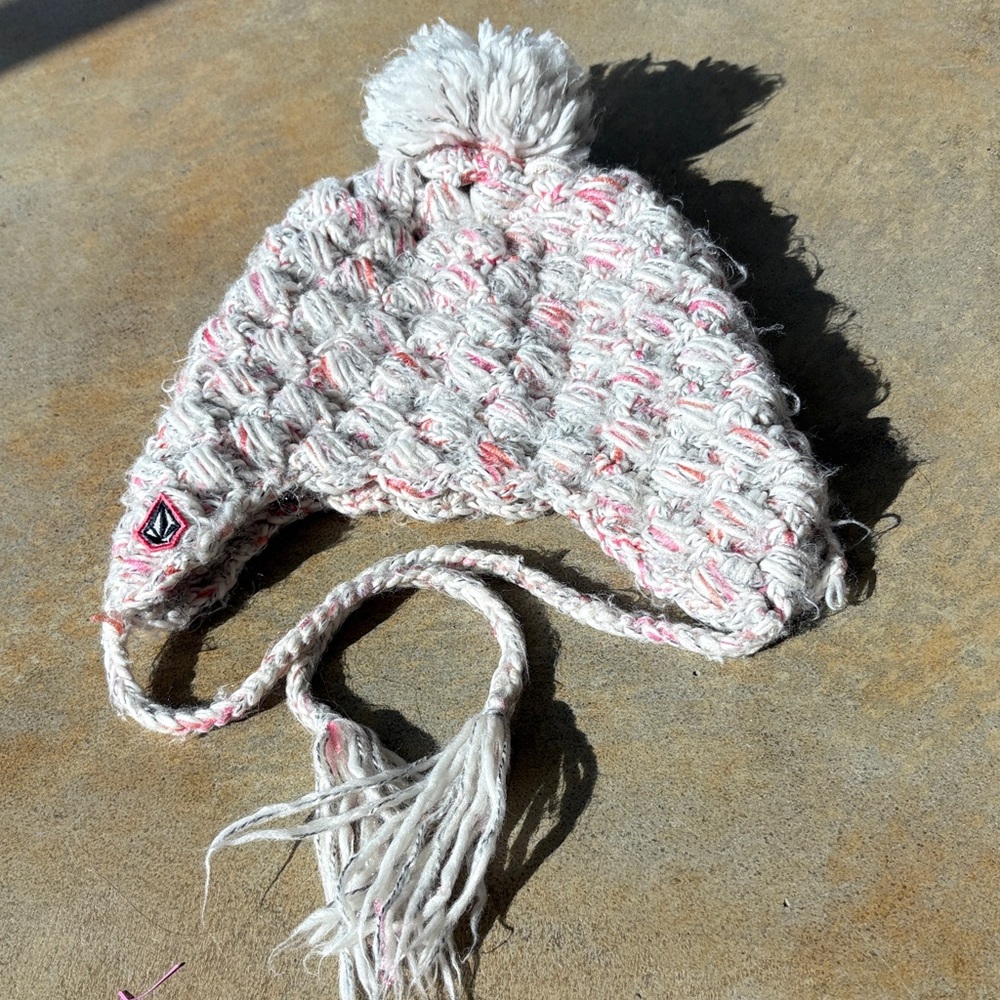 ⭐️5 for $20⭐️ Volcom wooly hat